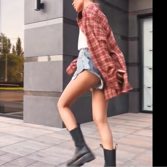 NOT IN LIVE SHOW Last 1! Oversize Red Plaid button Influencer long sleeve - Picture 3 of 7